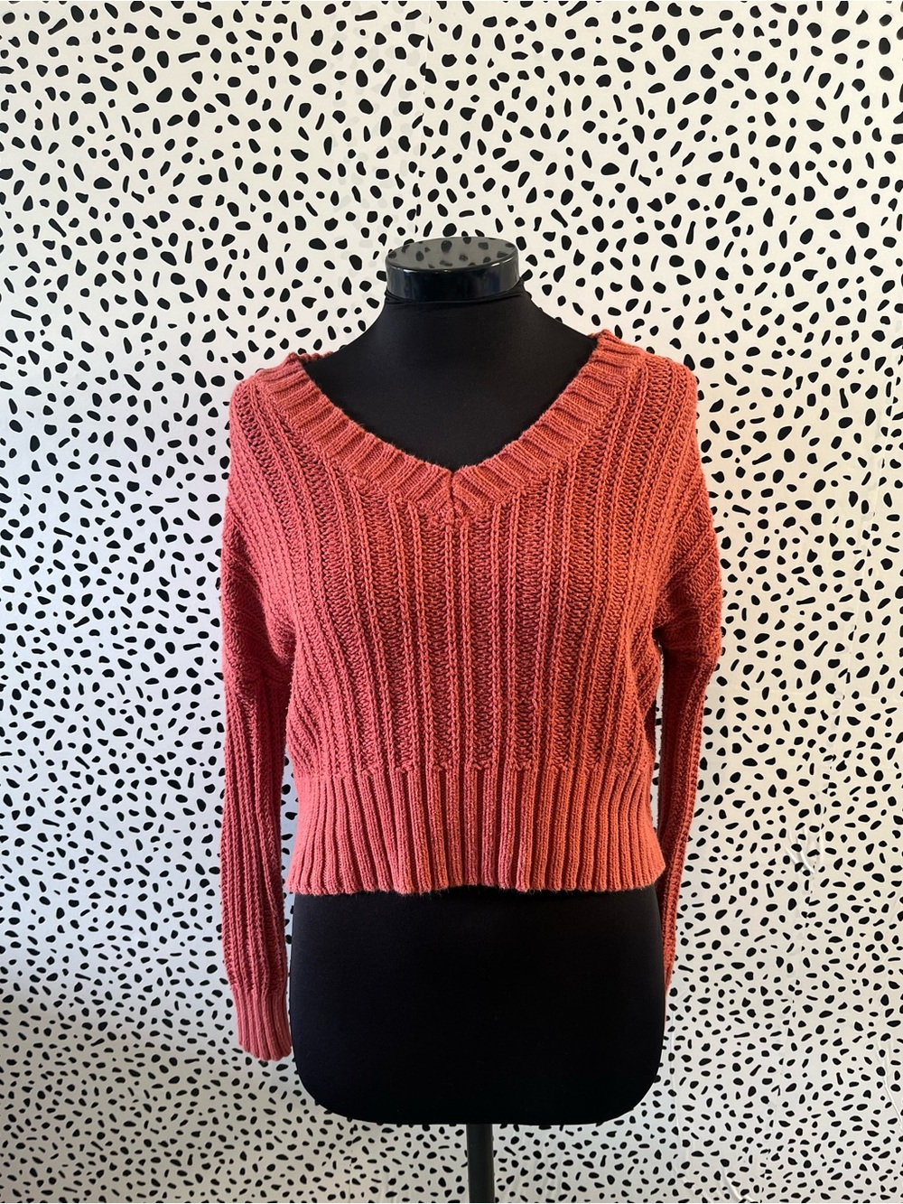 Aeropostale V-Neck Ribbed Cropped Sweater in Dusty Coral